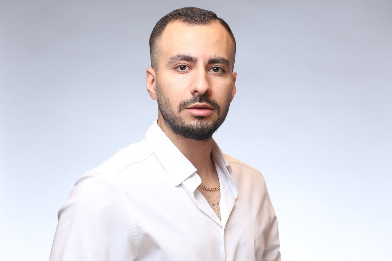 Faraz Hosseini, Carivion